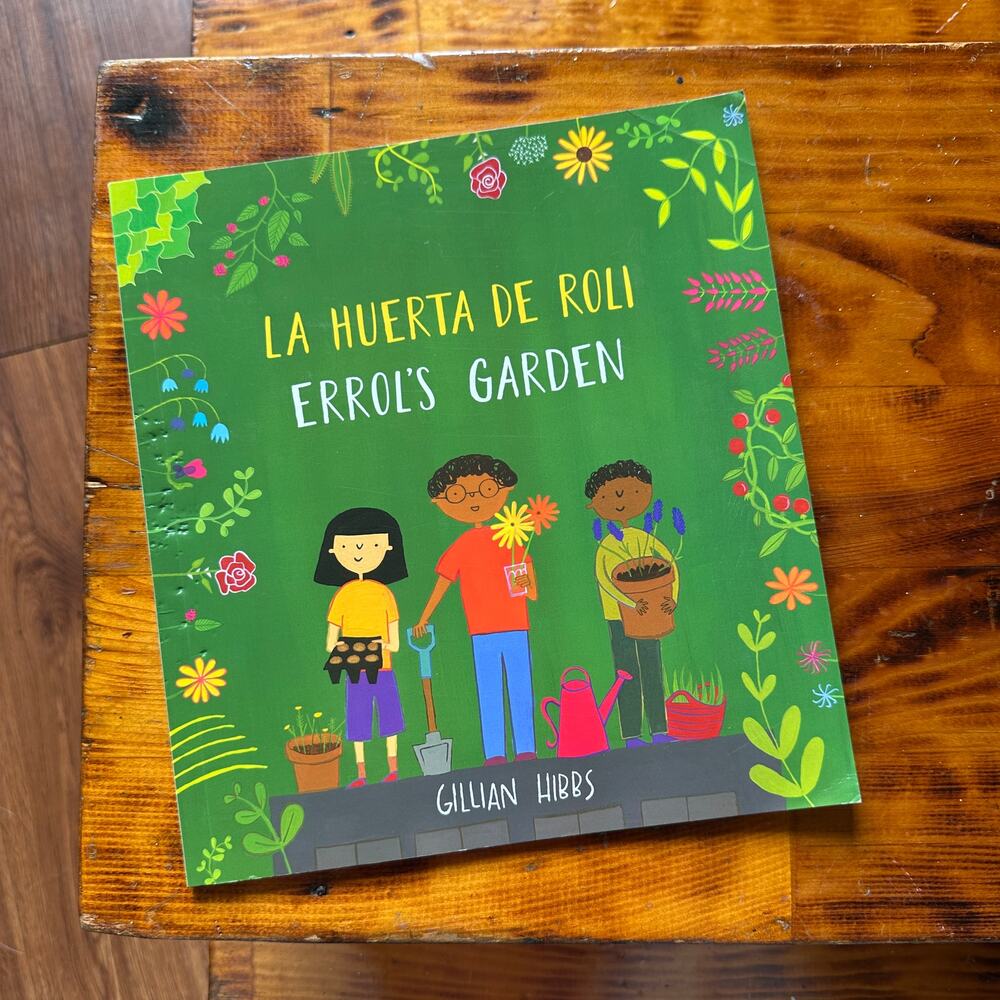 La Huerta De Roli Errol's Garden Spanish-English Bilingual Paperback Book